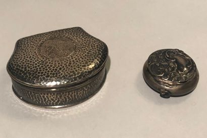 Two silver pill boxes (925), one round, the...