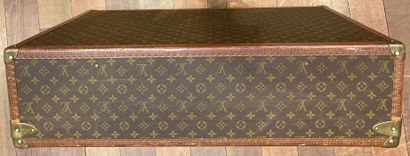 Louis VUITTON, n° 920894. Hard case, Alzer...
