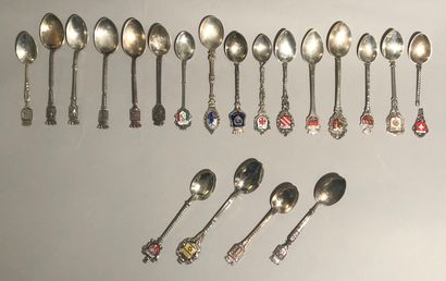 Sixteen small spoons of collection, souvenirs...