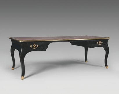 Important and large desk of middle, out of...