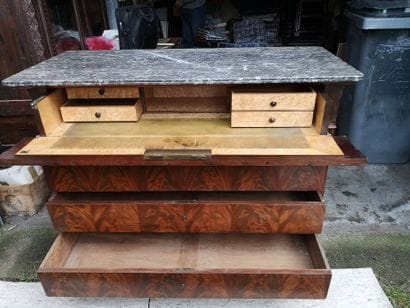 Mahogany and mahogany veneer chest of drawers,...