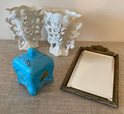 Set of trinkets: pair of church vases in...