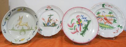 Four plates in earthenware of the East :...