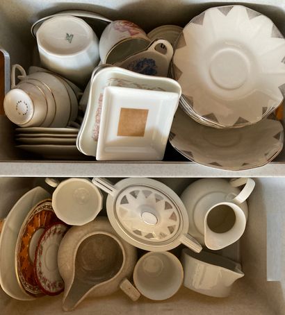 Mannette of porcelain including: cups; saucers;...