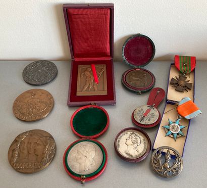 Set of two silver and four bronze medals....