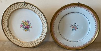 Mannette of decorative and dessert plates...