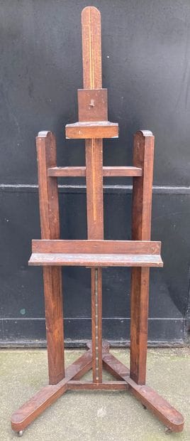 Large easel in natural wood and mahogany...