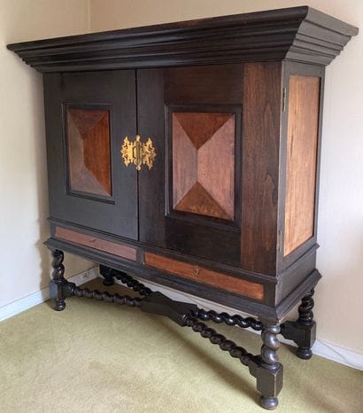 Important cabinet in natural wood with dark...