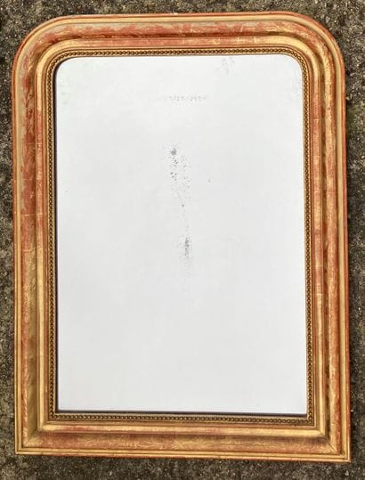 Gilded wood mirror decorated with a frieze...
