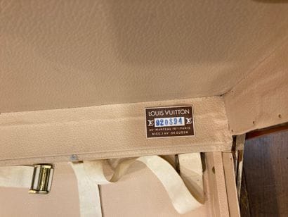 Louis VUITTON, n° 920894. Hard case, Alzer...