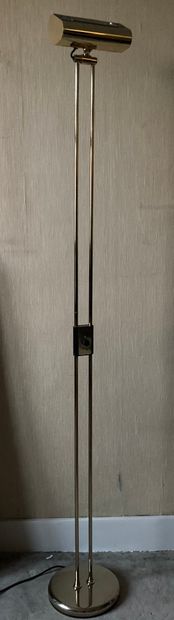 
Reading lamp in varnished brass, the articulated...