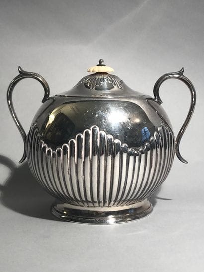 Sugar bowl in silver plated metal, of form...
