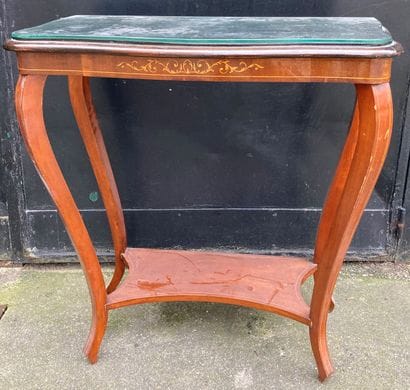 Small console in mahogany inlaid with fillets...