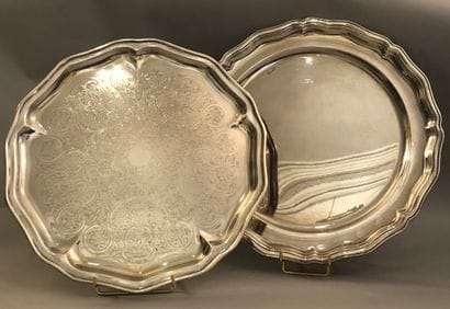Set in silver plated metal, including: a...