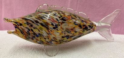 Figurine of fish in white glass and nuagé...