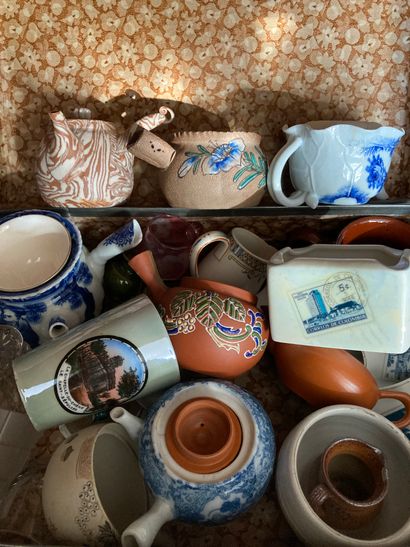 Mannette of small pots and shaped pieces...