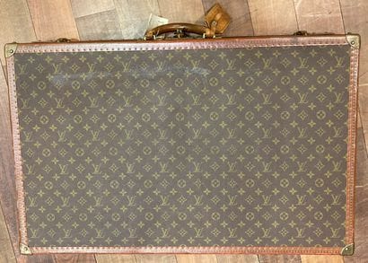 Louis VUITTON, n° 920894. Hard case, Alzer...