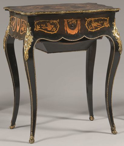 Work table in rosewood and rosewood veneer....