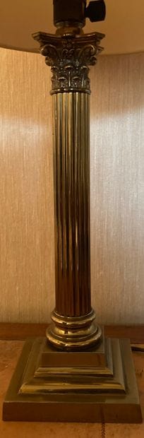 Foot of lamp in varnished brass representing...