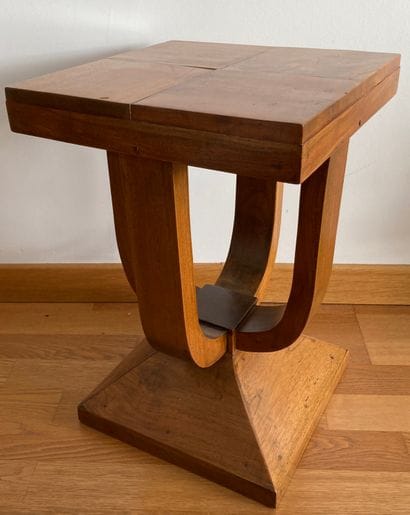 
Rustic table in fruit wood, the amounts...