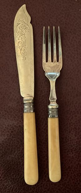 Twelve silver plated fish cutlery, the handles...