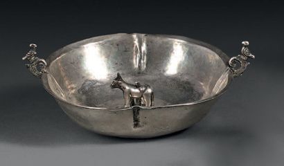 Small four-lobed silver cup, the two handles...