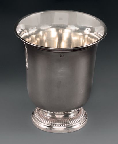 Silver tulip kettle, the pedestal with gadroon...