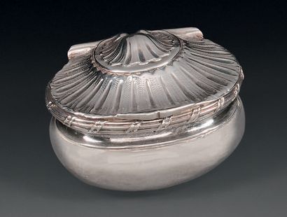 Small oval silver snuffbox, the lid with...