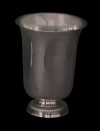 Silver tulip kettle, the pedestal with gadroon...