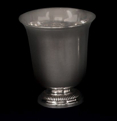 Silver tulip kettle, the pedestal with gadroon...