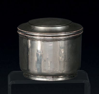 
Boîte de toilette en argent, de forme cylindrique,...