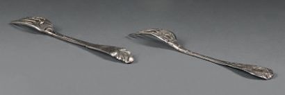 Deux fourchettes miniatures en argent, (variantes).
Hollande,...