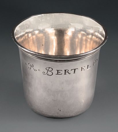 Goblet in plain silver, with flat bottom....