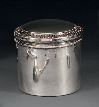 Boîte à éponge en argent, de forme cylindrique,...