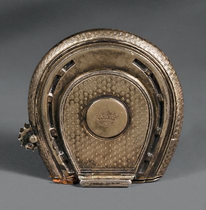 Briquet en vermeil, en forme de fer à cheval,...