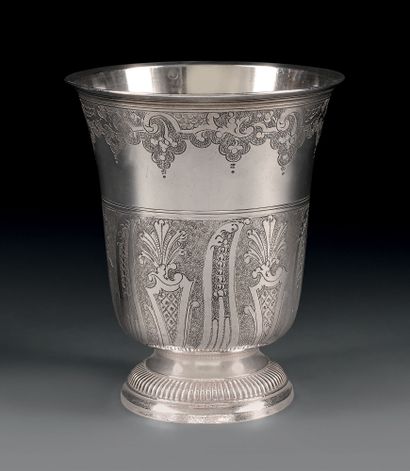 Silver tulip-shaped kettle, the pedestal...