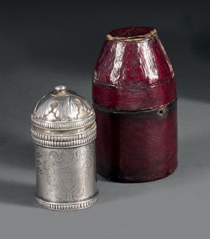 Ointment case in silver, cylindrical form,...