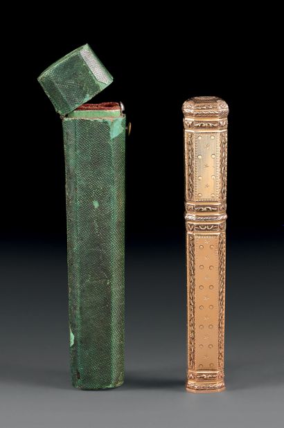 Octagonal wax case in colored gold, with...