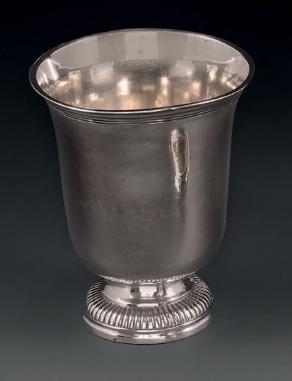 Silver tulip-shaped kettle, the pedestal...