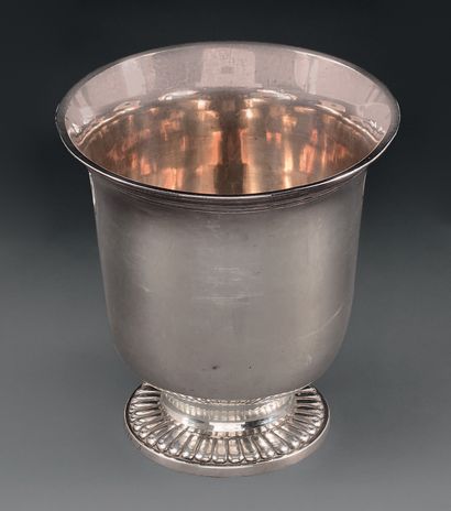 Silver tulip tumbler, the pedestal with flat...