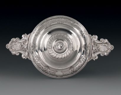 Covered silver bowl, the ears with contours...