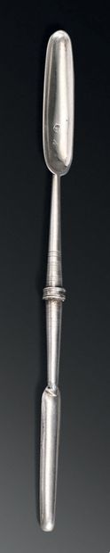 Cuillère à moelle en argent (833).
Pays-Bas,...