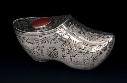 Silver snuffbox in the shape of a hoof, the...