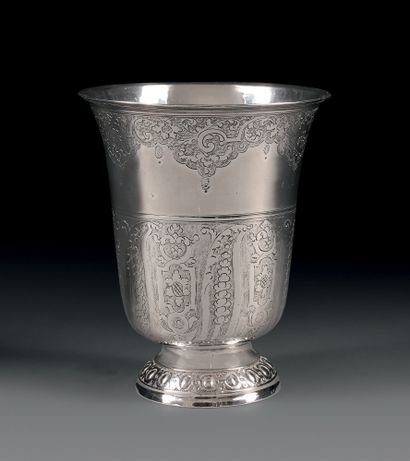 Silver tulip kettle, the pedestal with ovals...