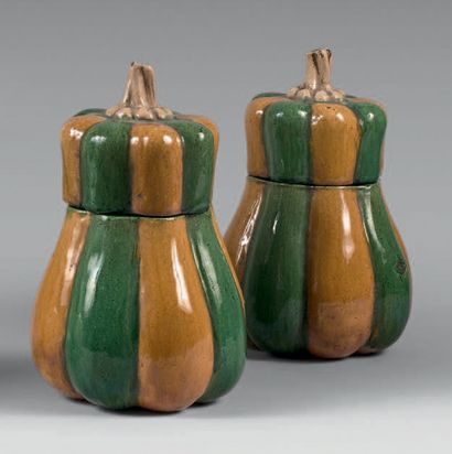 CHINE - Vers 1900.
Pair of ochre and green...