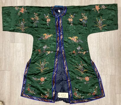 CHINE - XIXe siècle.
Set of three women's...