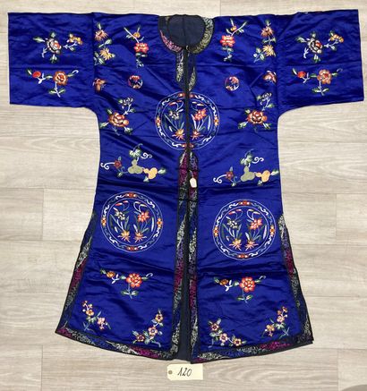 CHINE - XIXe siècle.
Set of six women's jackets...