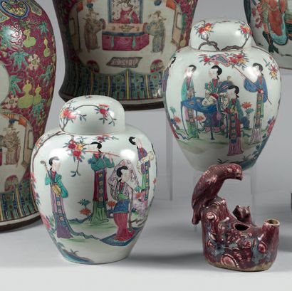 CHINE - XXe siècle.
Pair of polychrome enameled...