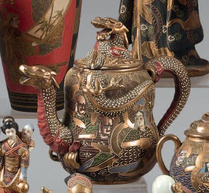 JAPON, Fours de Satsuma - XXe siècle.
Earthenware...