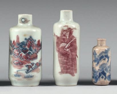 CHINE - XIXe siècle.
Three porcelain snuff...
